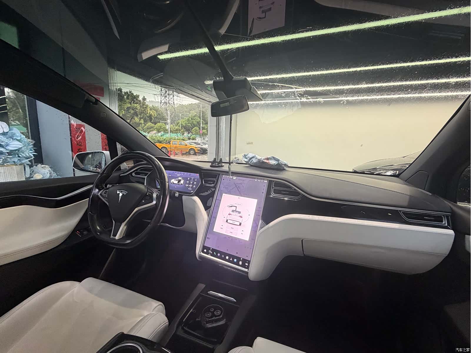 Tesla Model X, 2016 12