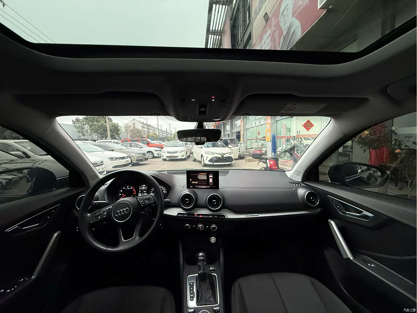 Audi Q2L, 2020 все фото