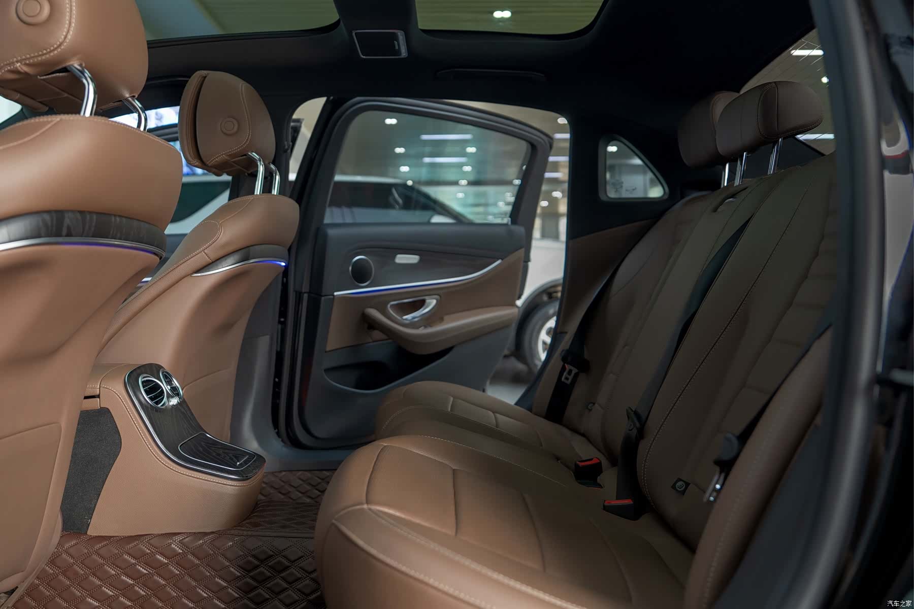 Mercedes-Benz E-Class, 2022 12