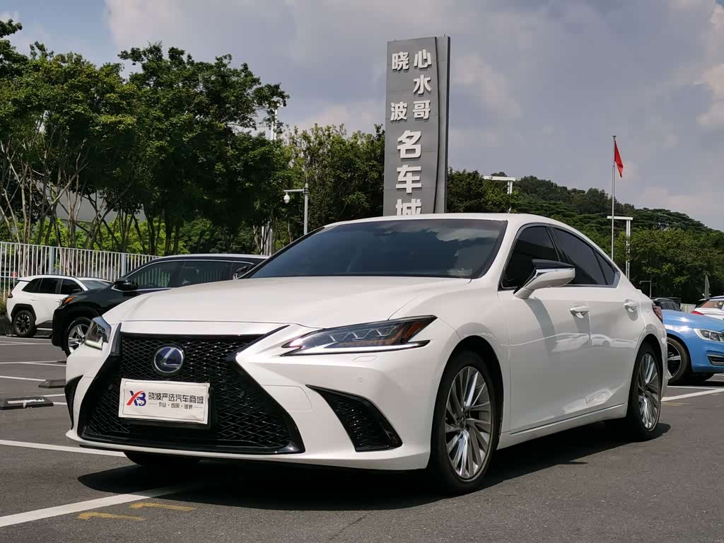 Lexus ES