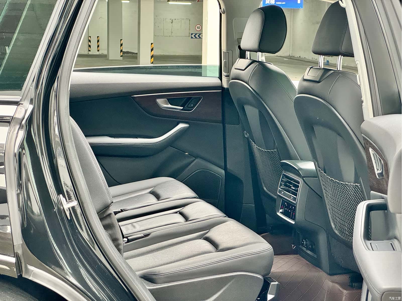 Audi Q7, 2023 11
