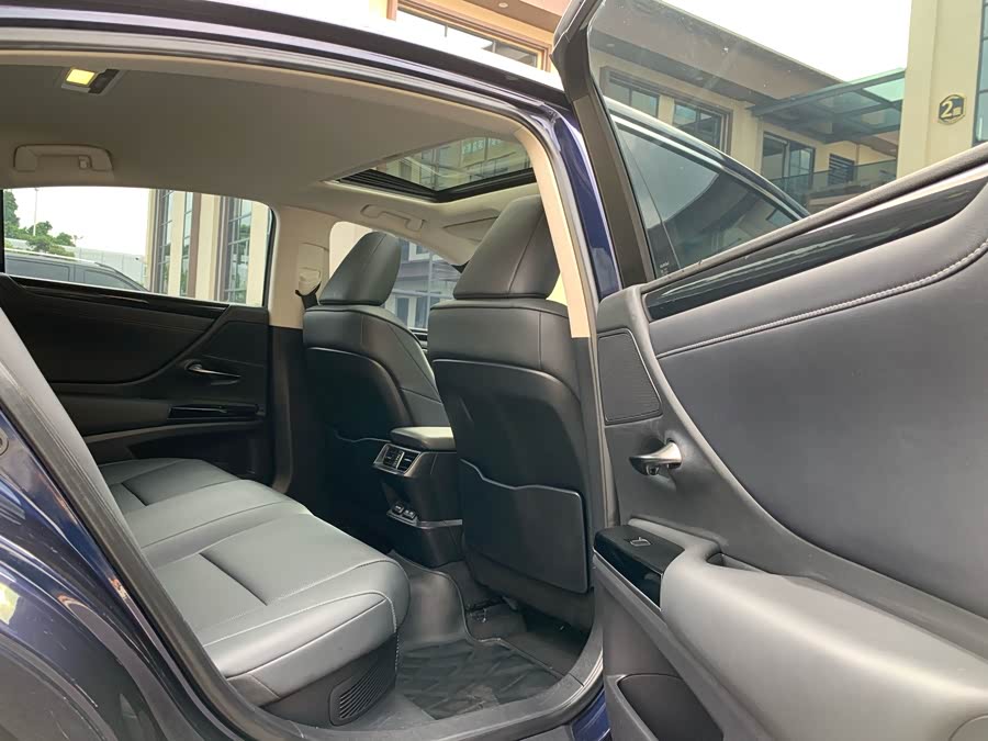 Lexus ES 2021, фото 16
