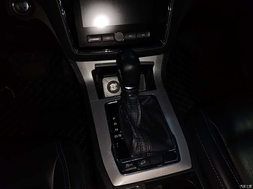 Roewe RX5, 2021 10