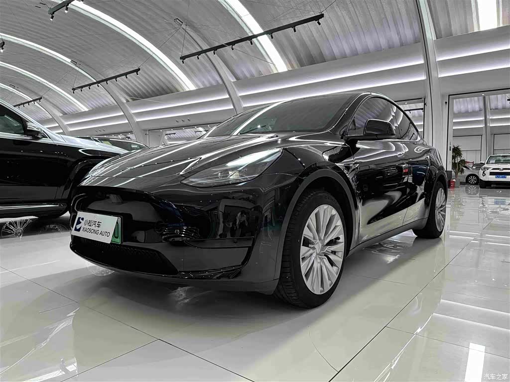 Tesla Model Y, 2023 1
