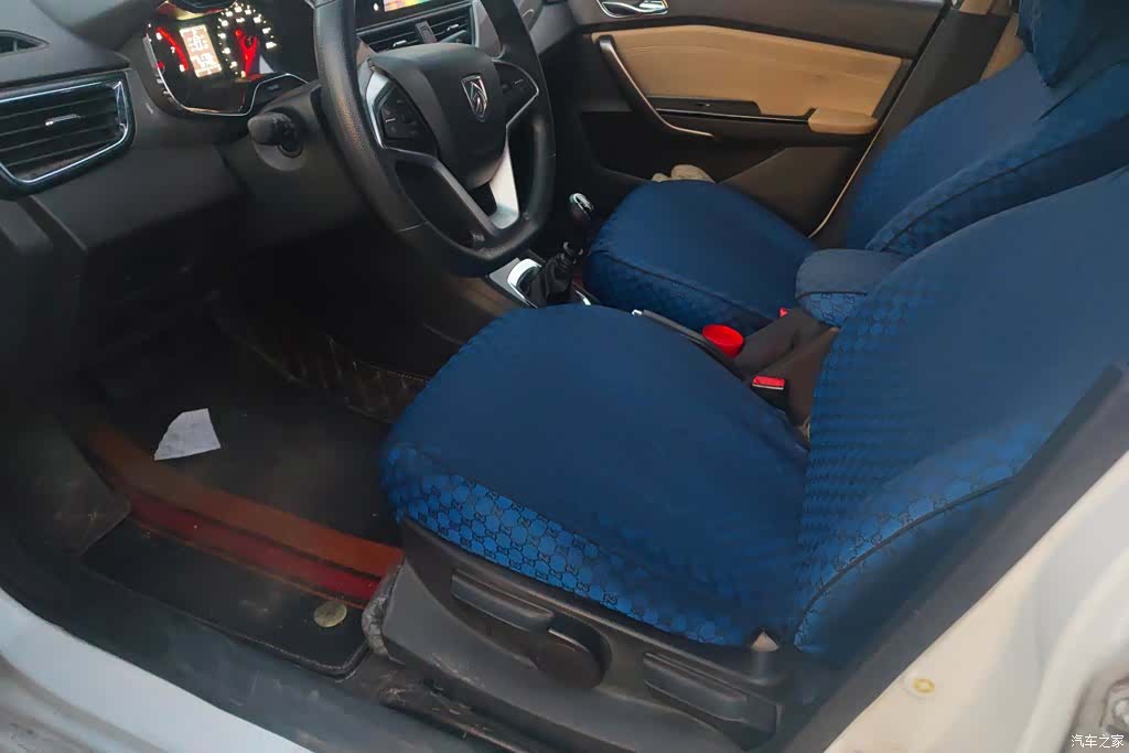 Wuling 310W, 2019 9