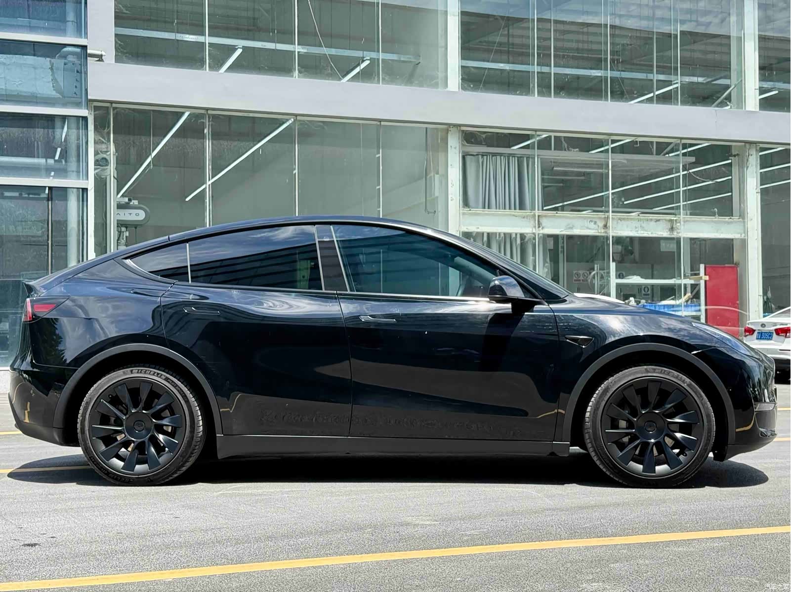 Tesla Model Y, 2021 все фото