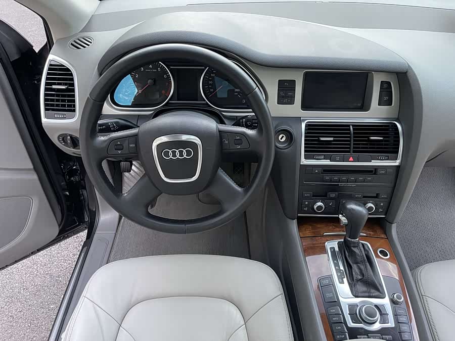 Audi Q7 2009, фото 11