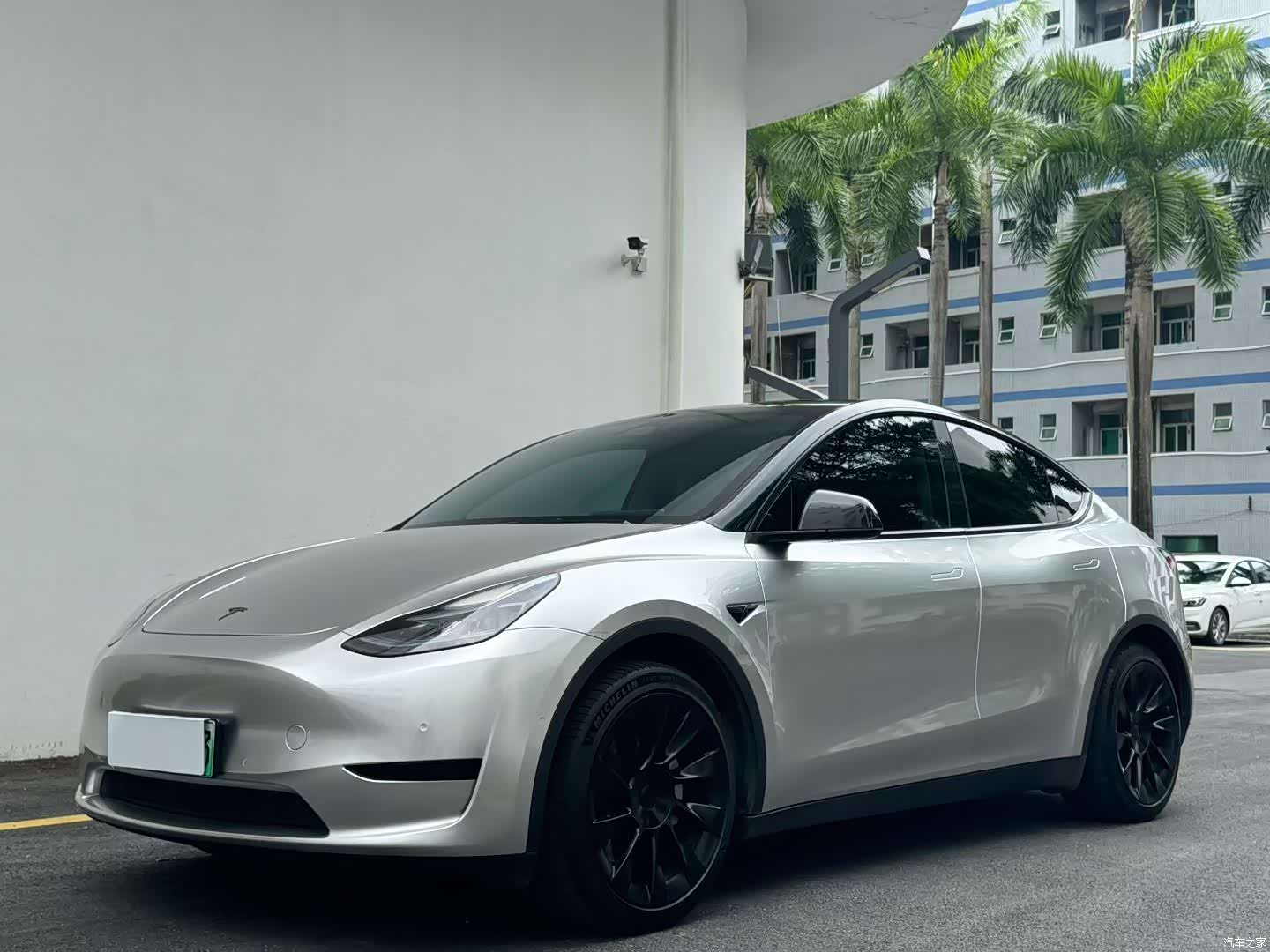 Tesla Model Y, 2023 1