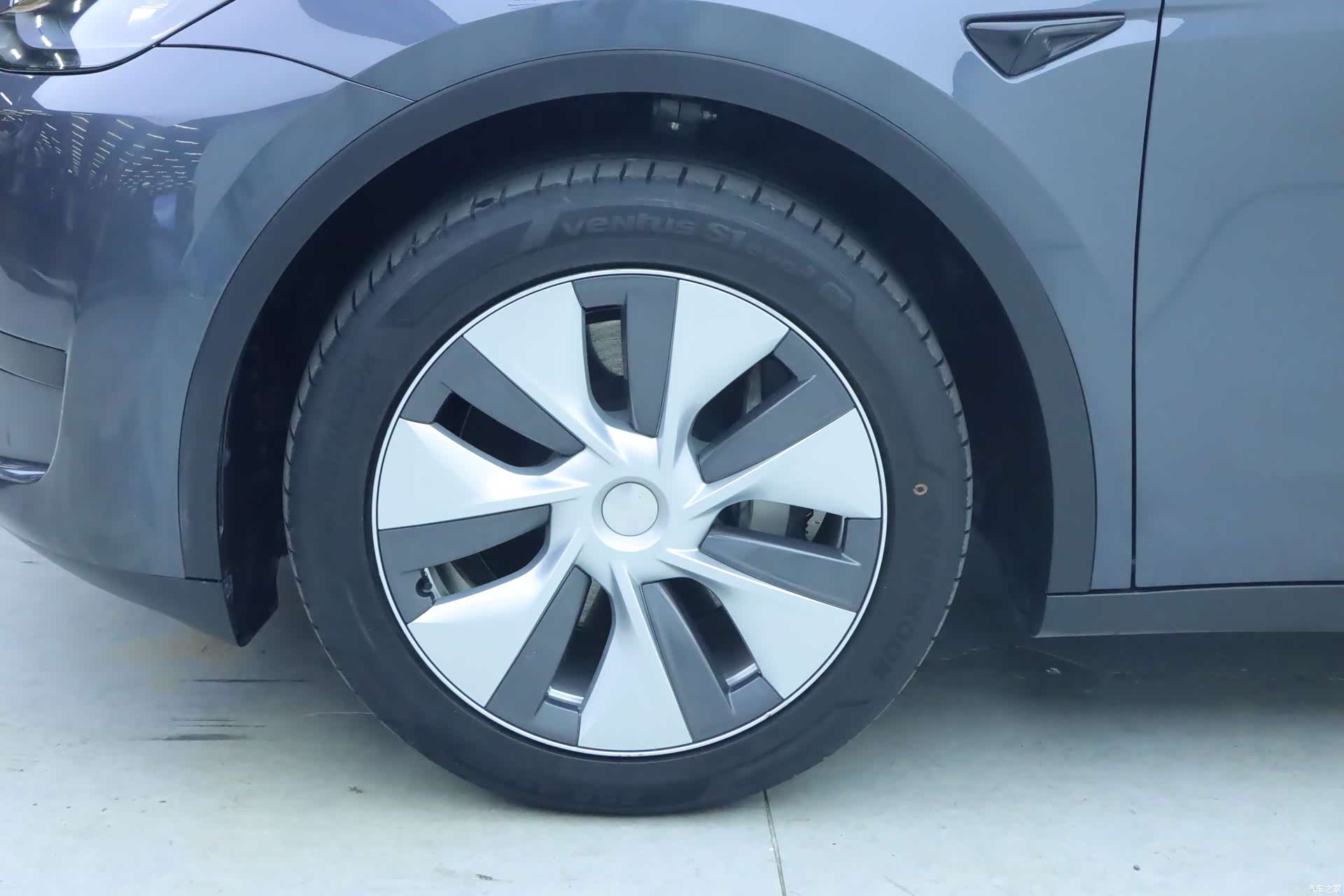 Tesla Model Y, 2023 4