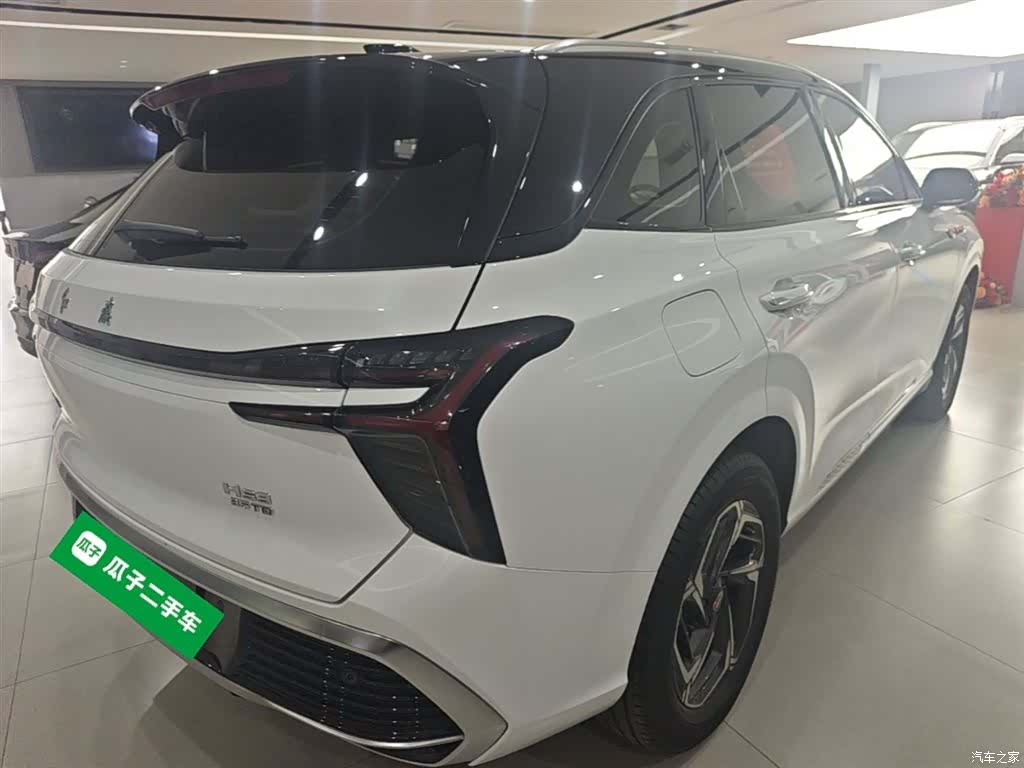 Hongqi HS3, 2024 12