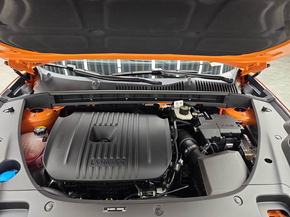 Lynk & Co 03