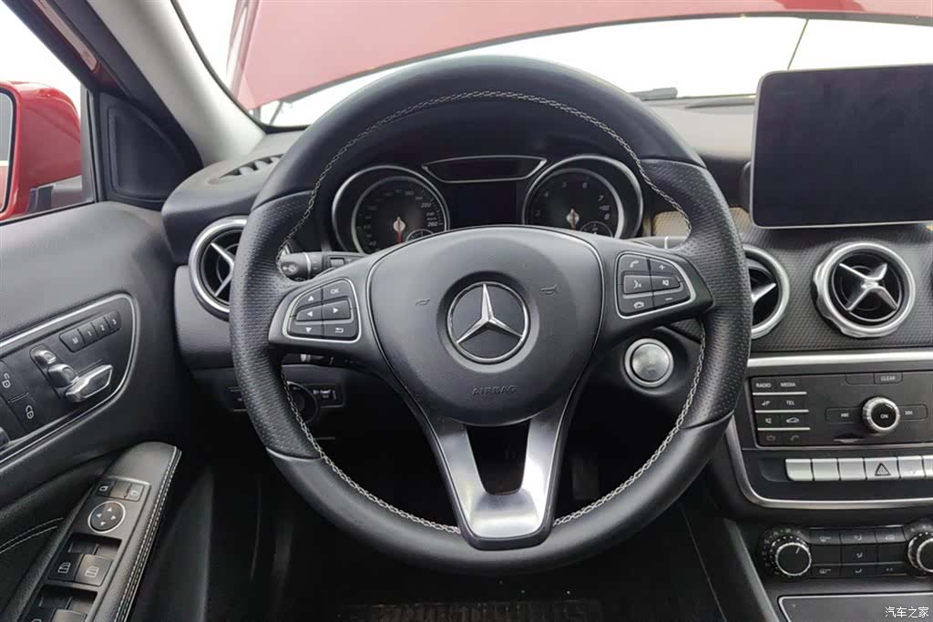 Mercedes-Benz GLA, 2019 15