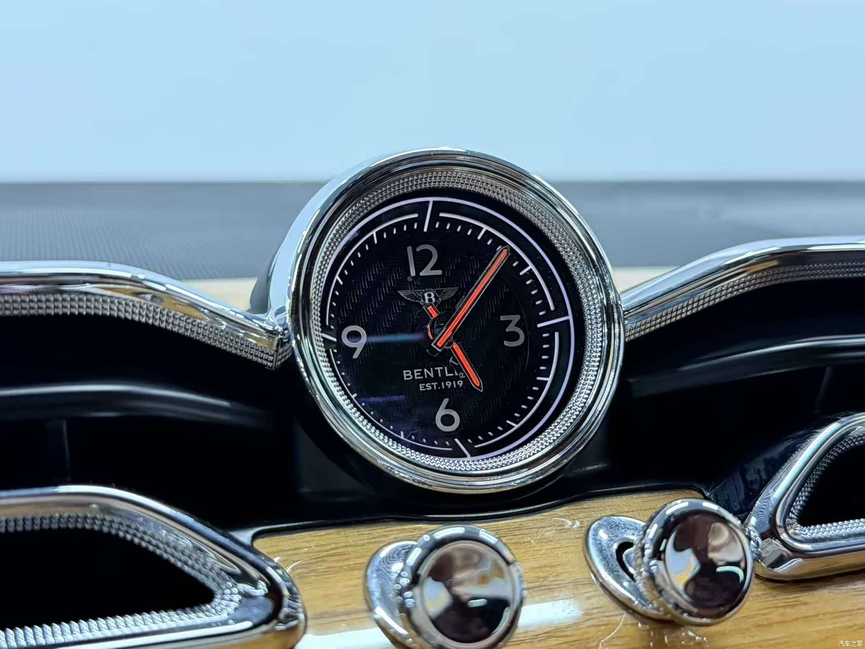 Bentley Bentayga, 2021 15