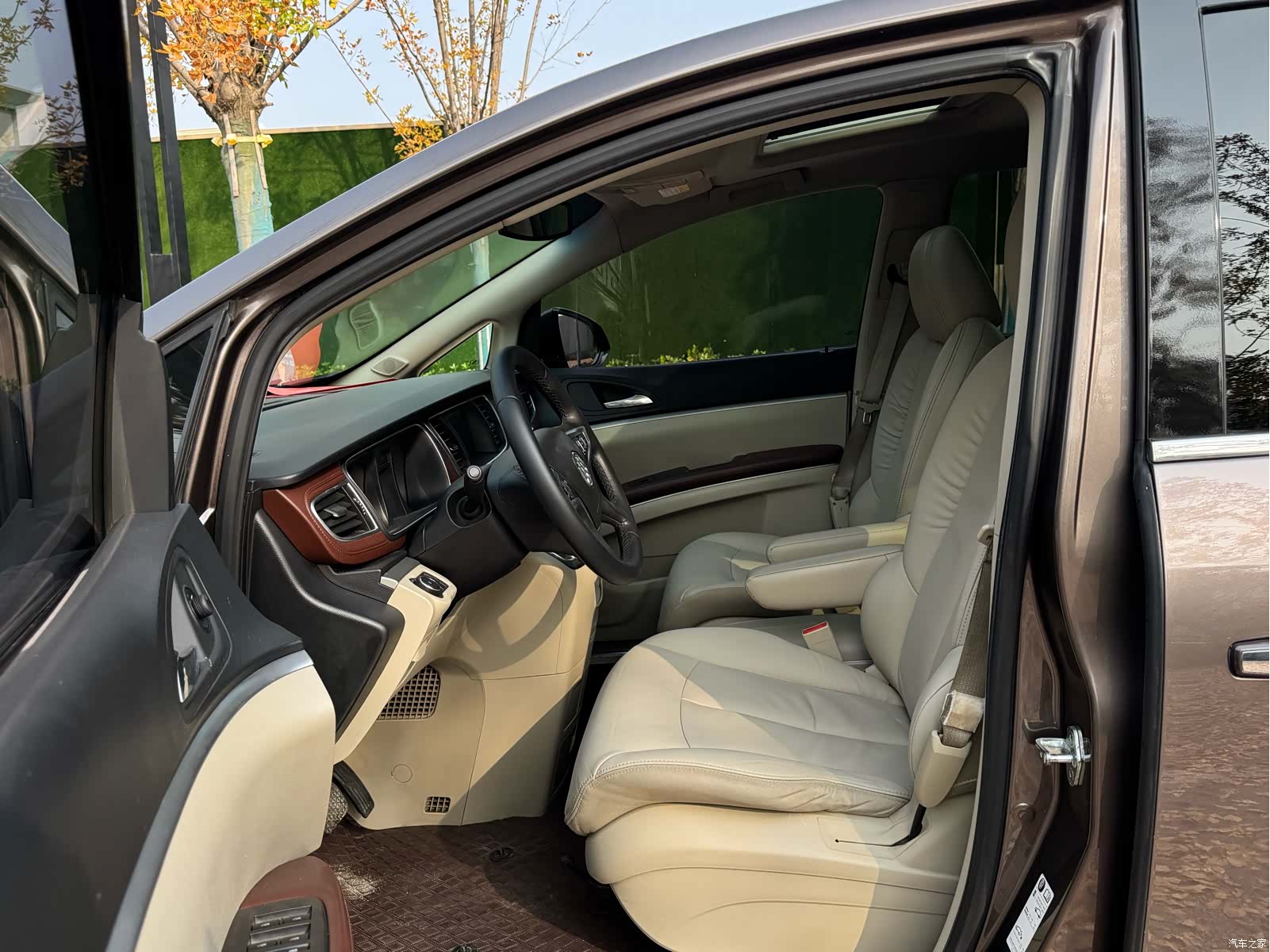 Buick GL8, 2017 все фото