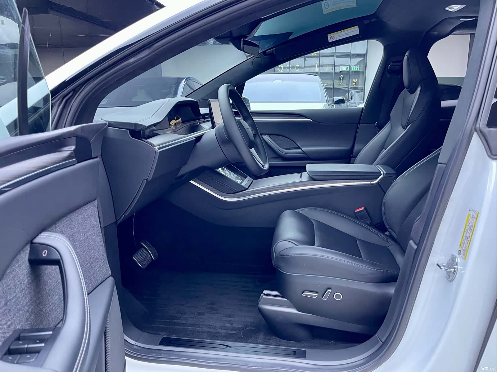 Tesla Model X, 2023 4