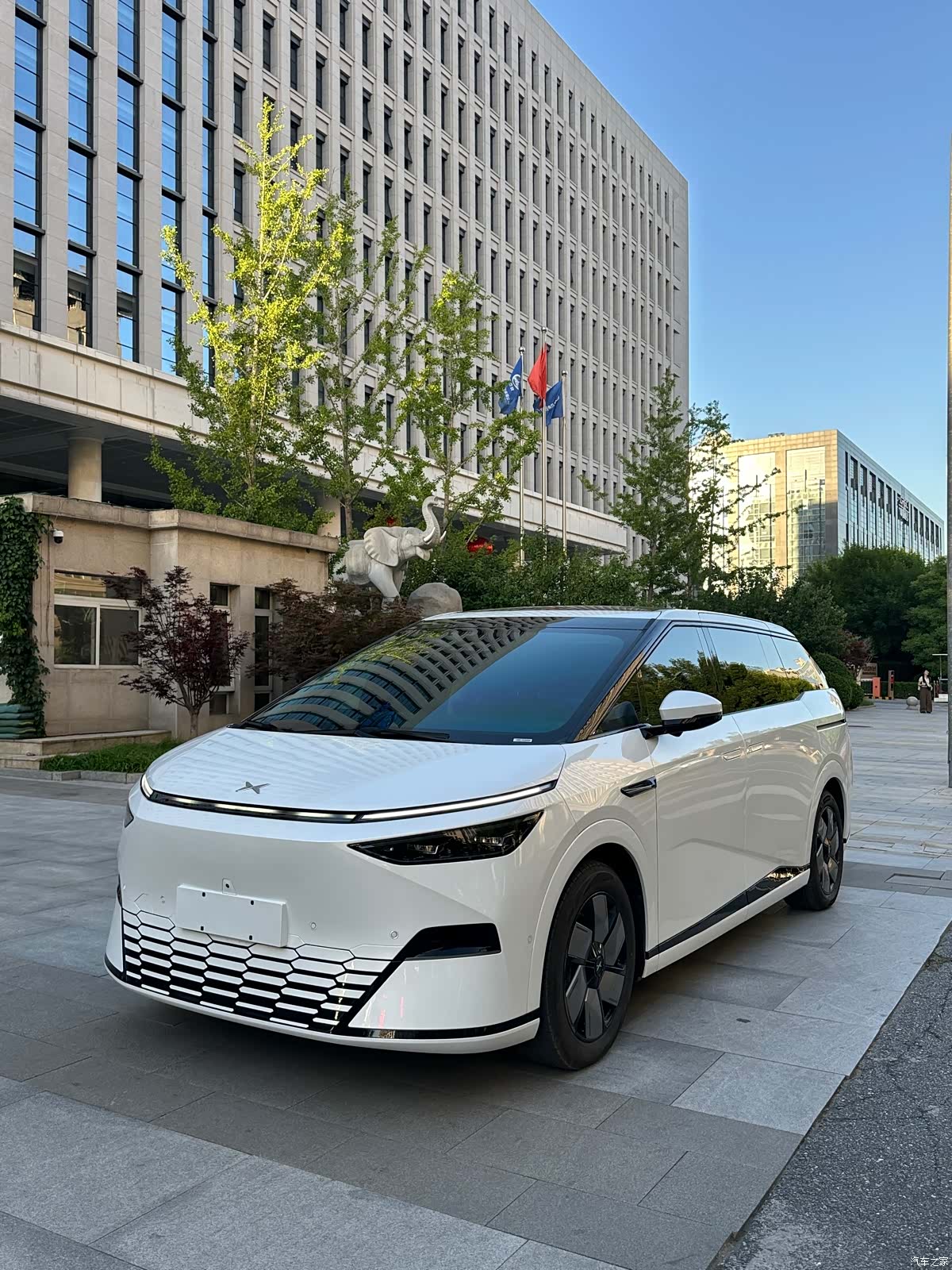 Xpeng X9, 2024 1