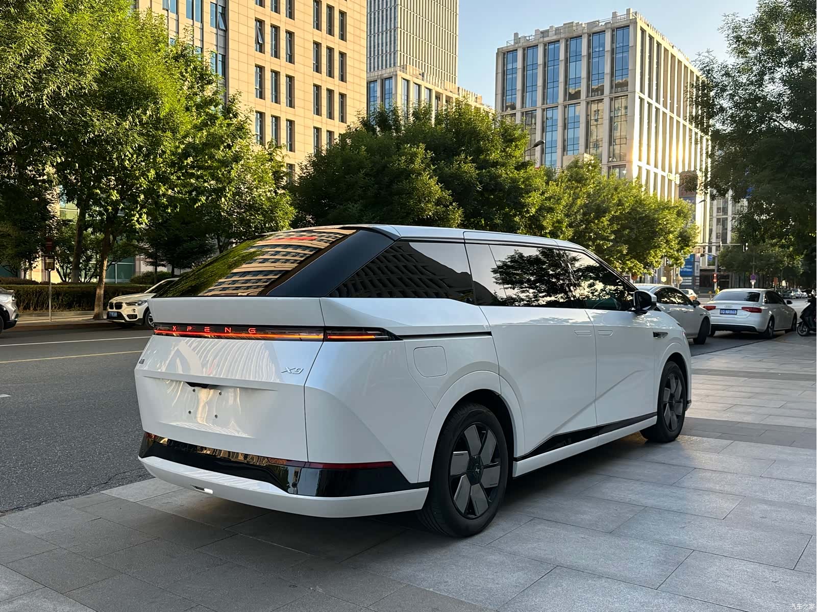 Xpeng X9, 2024 4