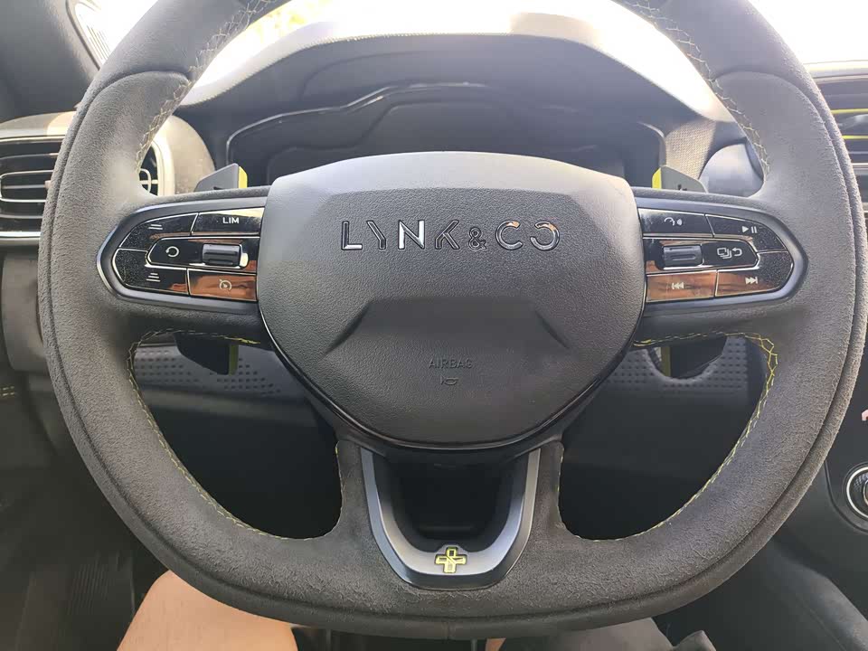 Lynk & Co 03