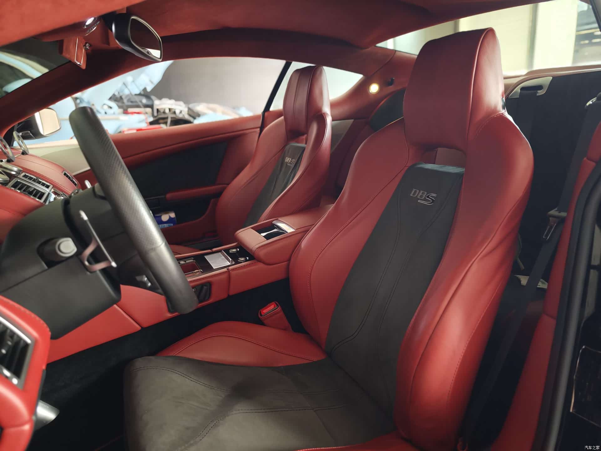 Aston Martin DBS, 2010 8