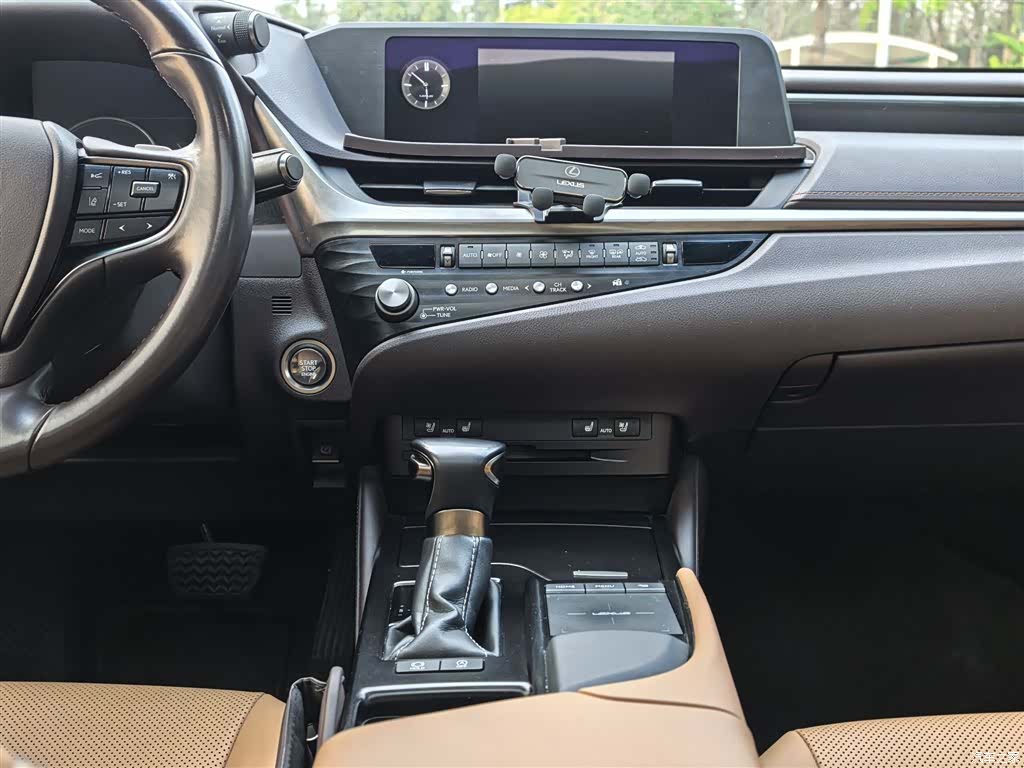Lexus ES, 2021 все фото