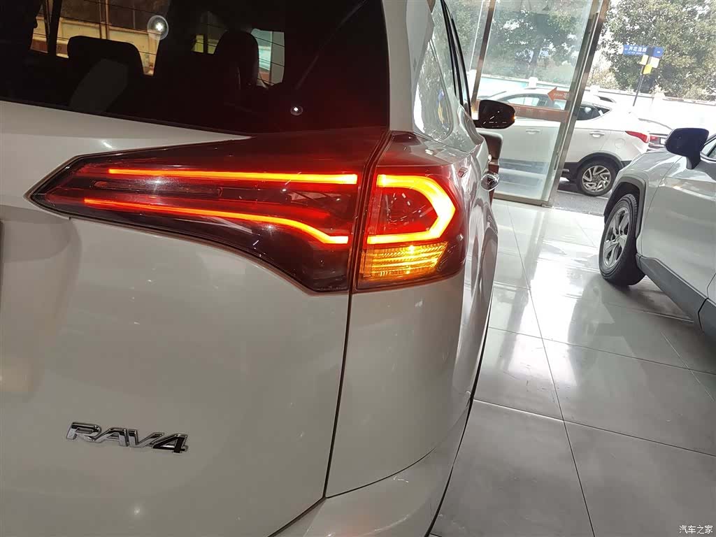 Toyota RAV4, 2018 8