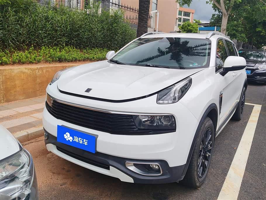 Lynk & Co 01