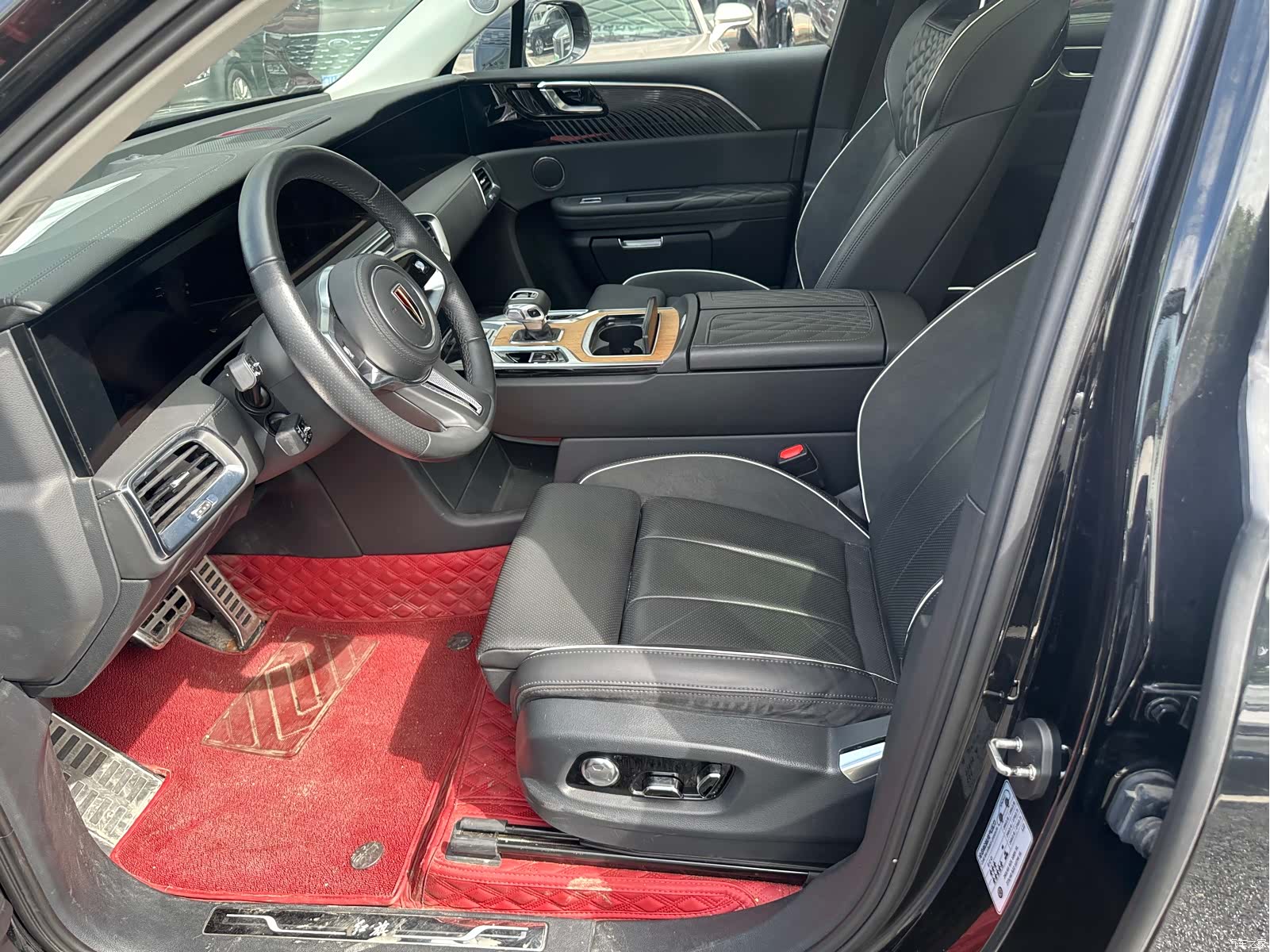 Hongqi E-HS9, 2023 4