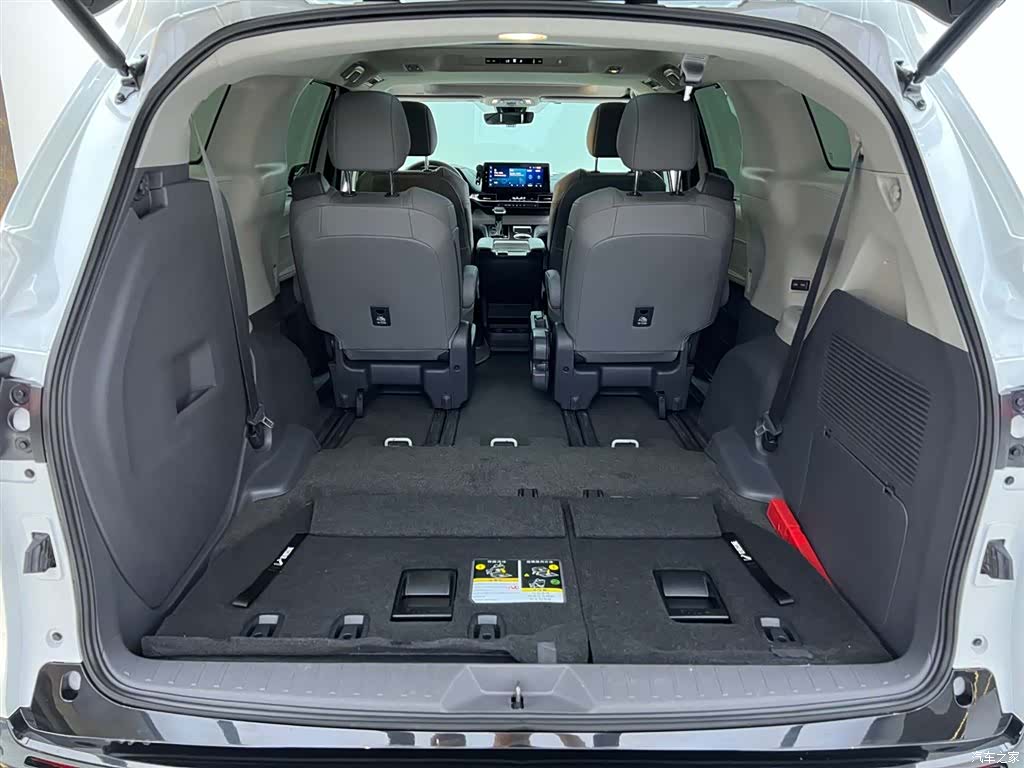 Toyota Granvia, 2024 30
