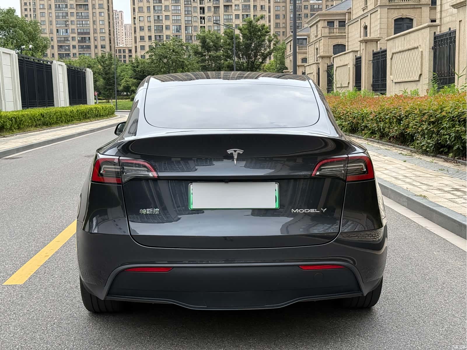 Tesla Model Y, 2025 3
