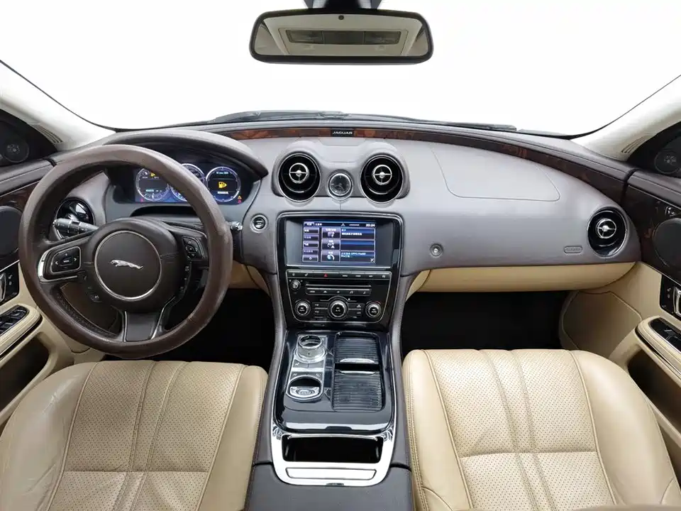 Jaguar XJ Jaguar XJ