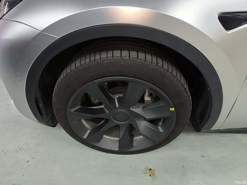 Tesla Model Y, 2023 23