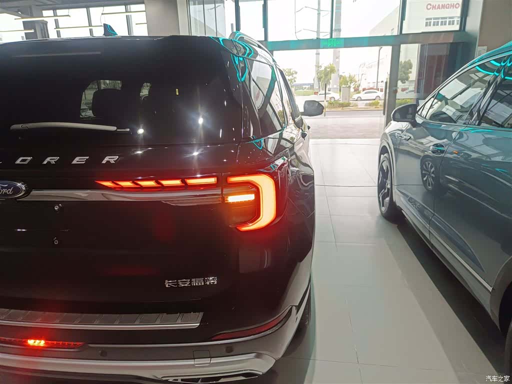 Ford Explorer, 2023 8