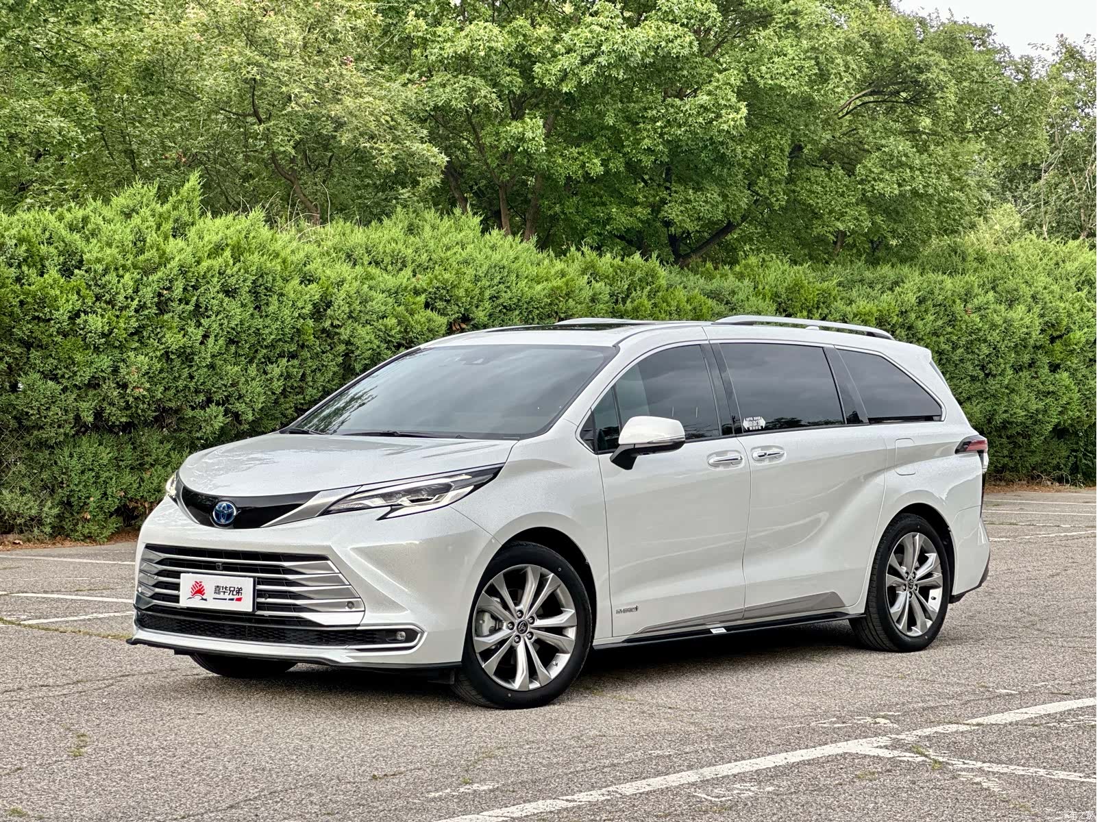 Toyota Sienna, 2023 1