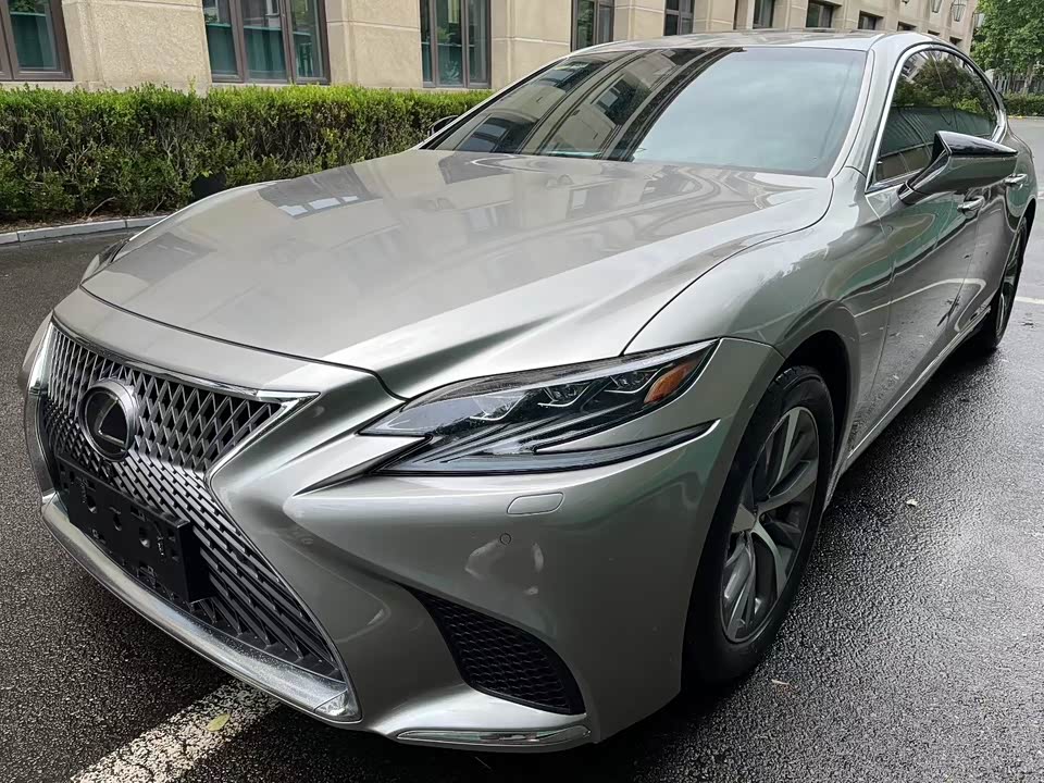 Lexus LS