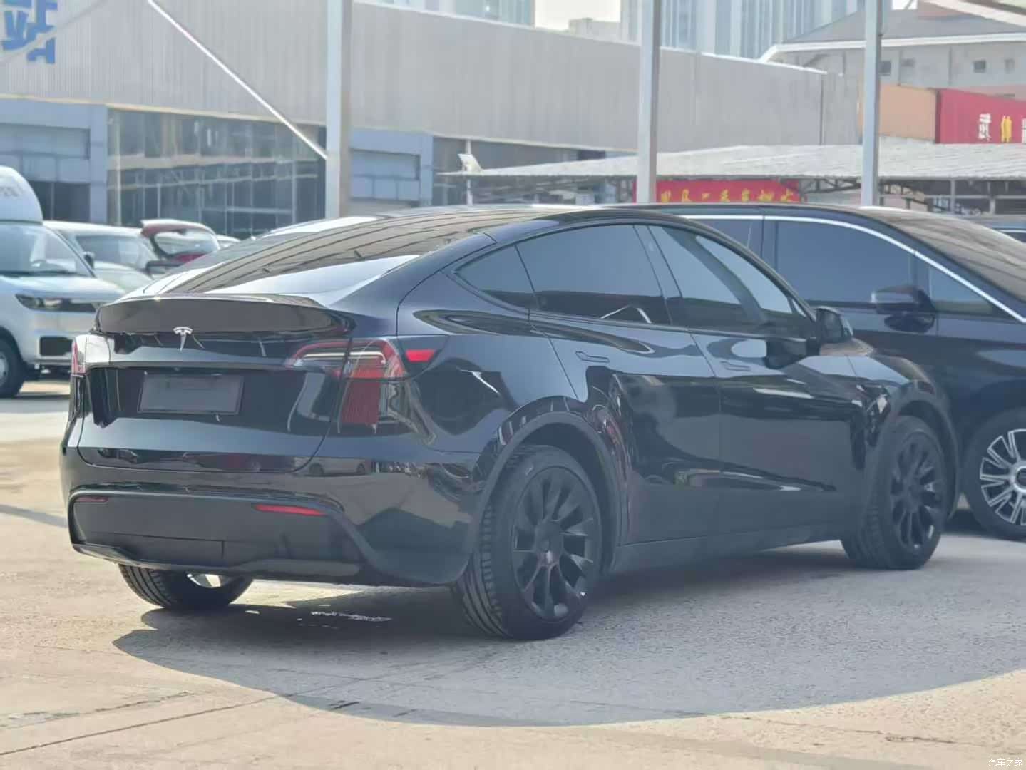 Tesla Model Y, 2023 7