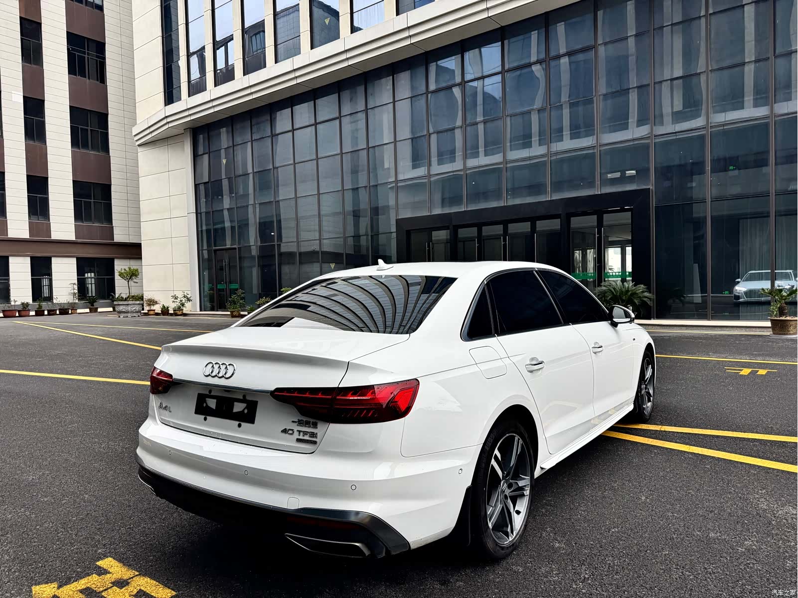 Audi A4L, 2021 7
