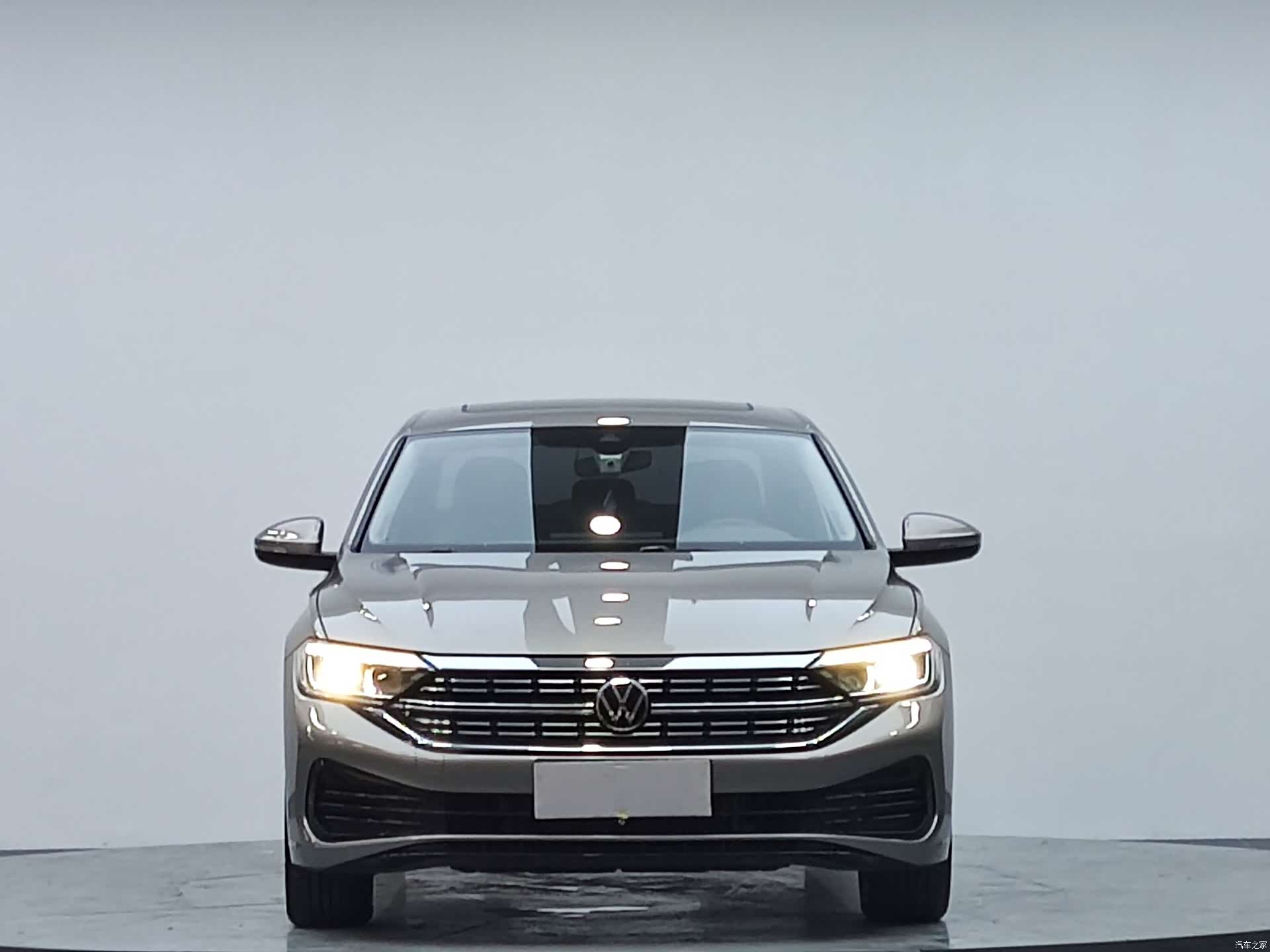 Volkswagen Sagitar, 2022 3