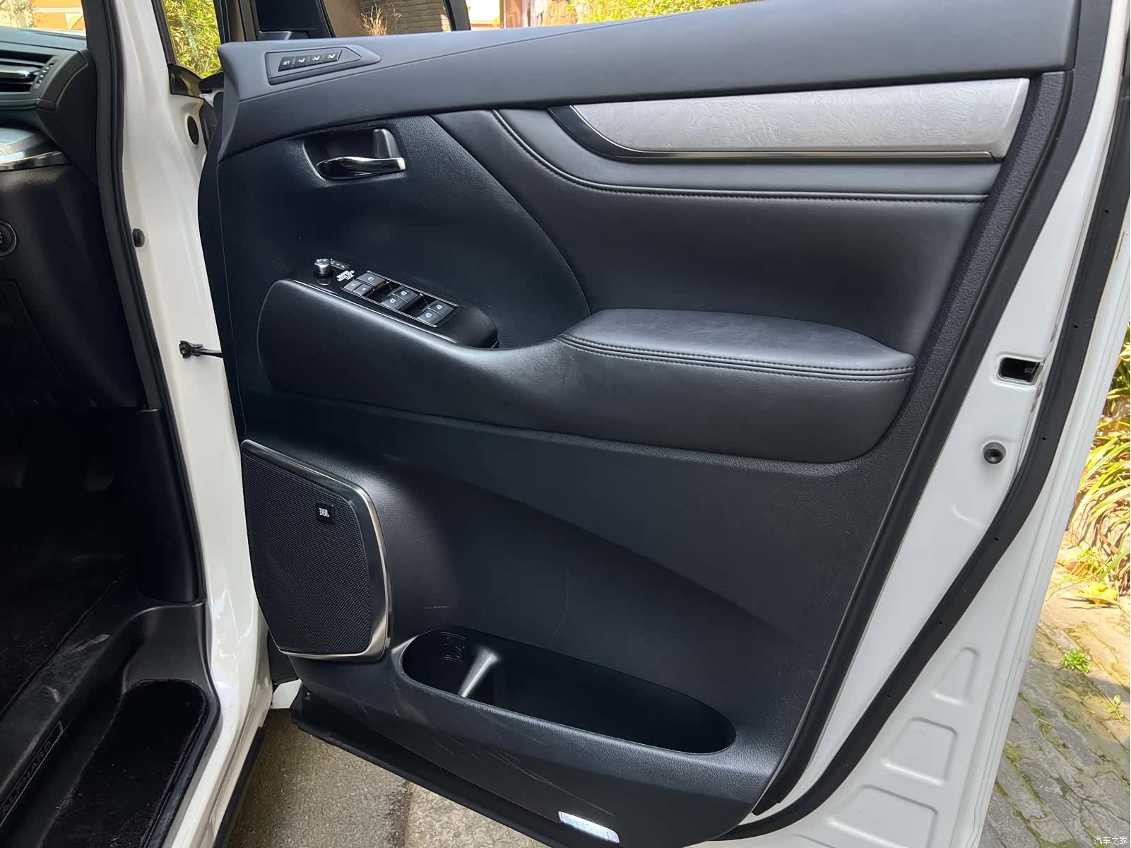 Toyota Alphard, 2025 23