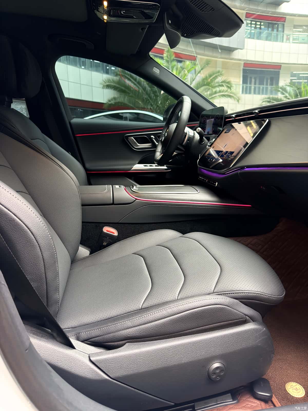 Mercedes-Benz E-Class, 2024 11