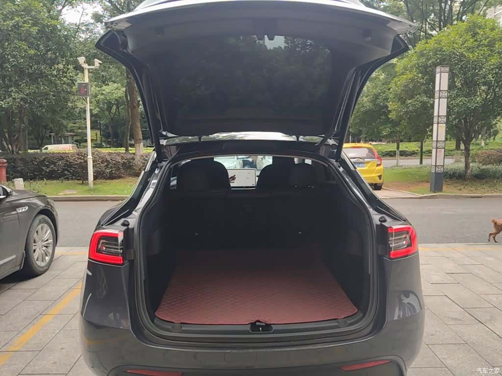 Tesla Model Y, 2022 19