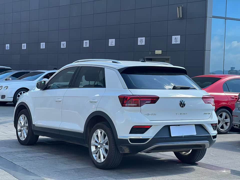 Volkswagen T-ROC exploring Songs