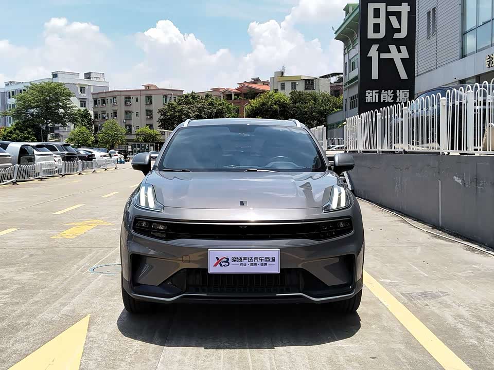 Lynk & Co 06