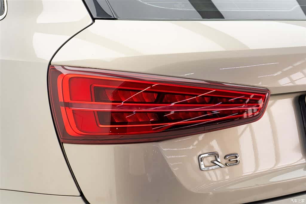 Audi Q3, 2018 11