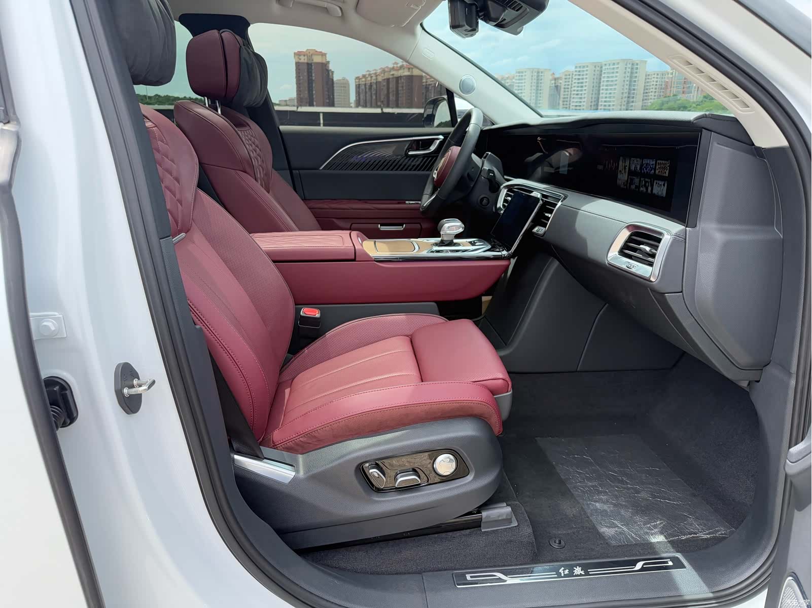 Hongqi E-HS9, 2023 17