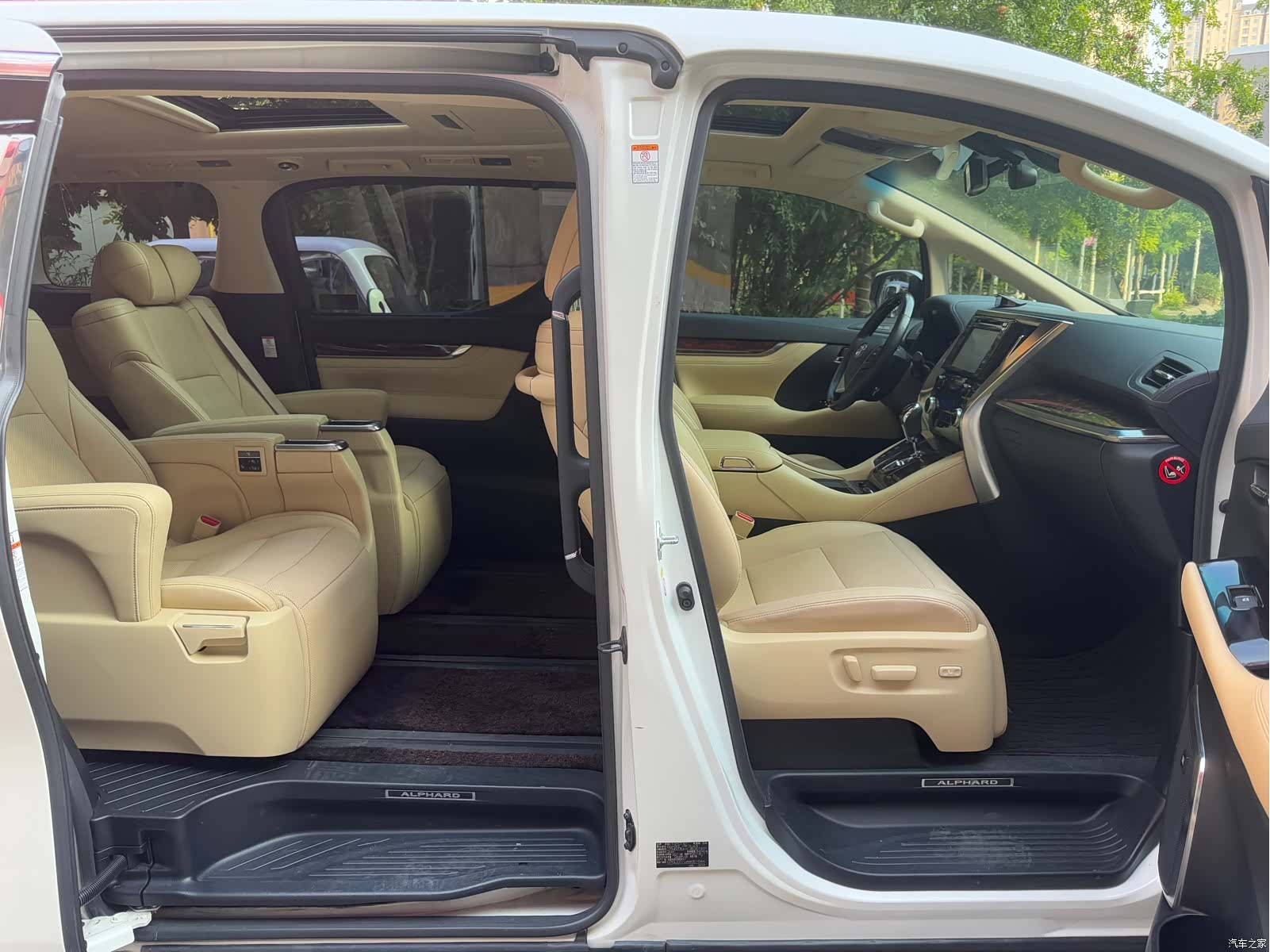 Toyota Alphard, 2019 11