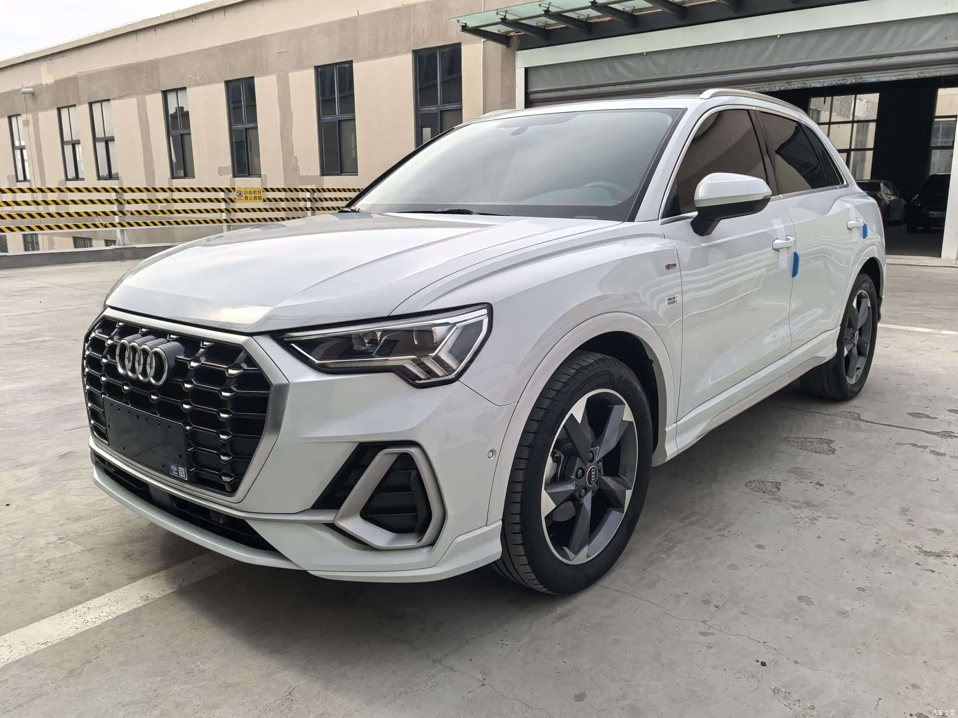 Audi Q3, 2022 1