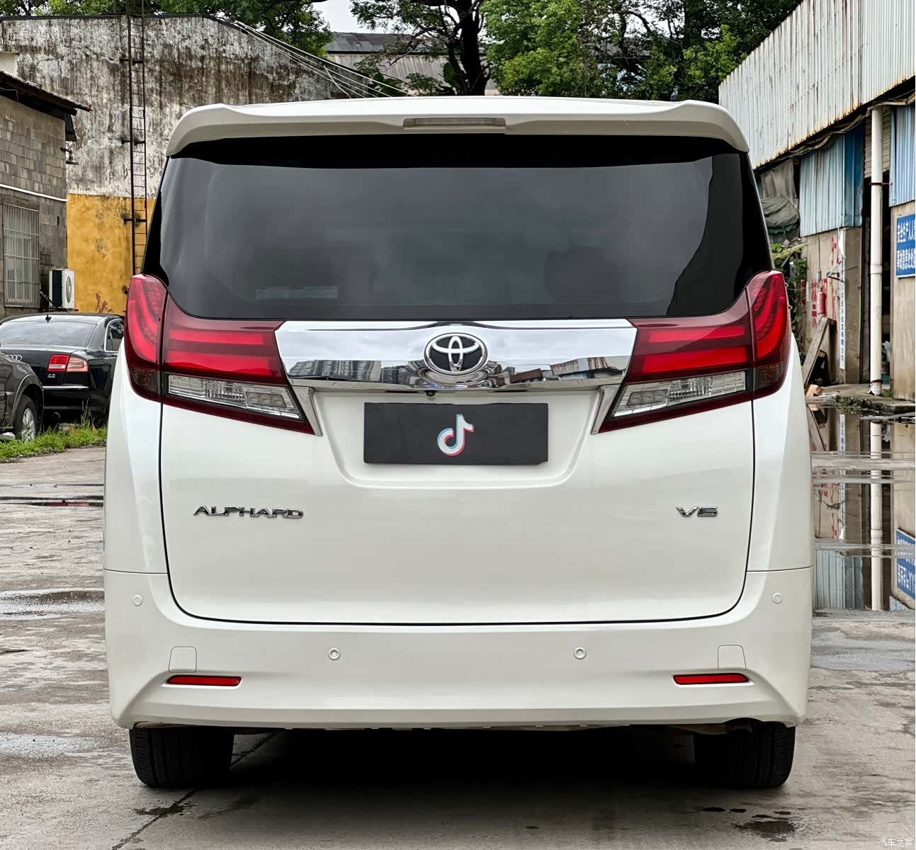 Toyota Alphard, 2016 все фото