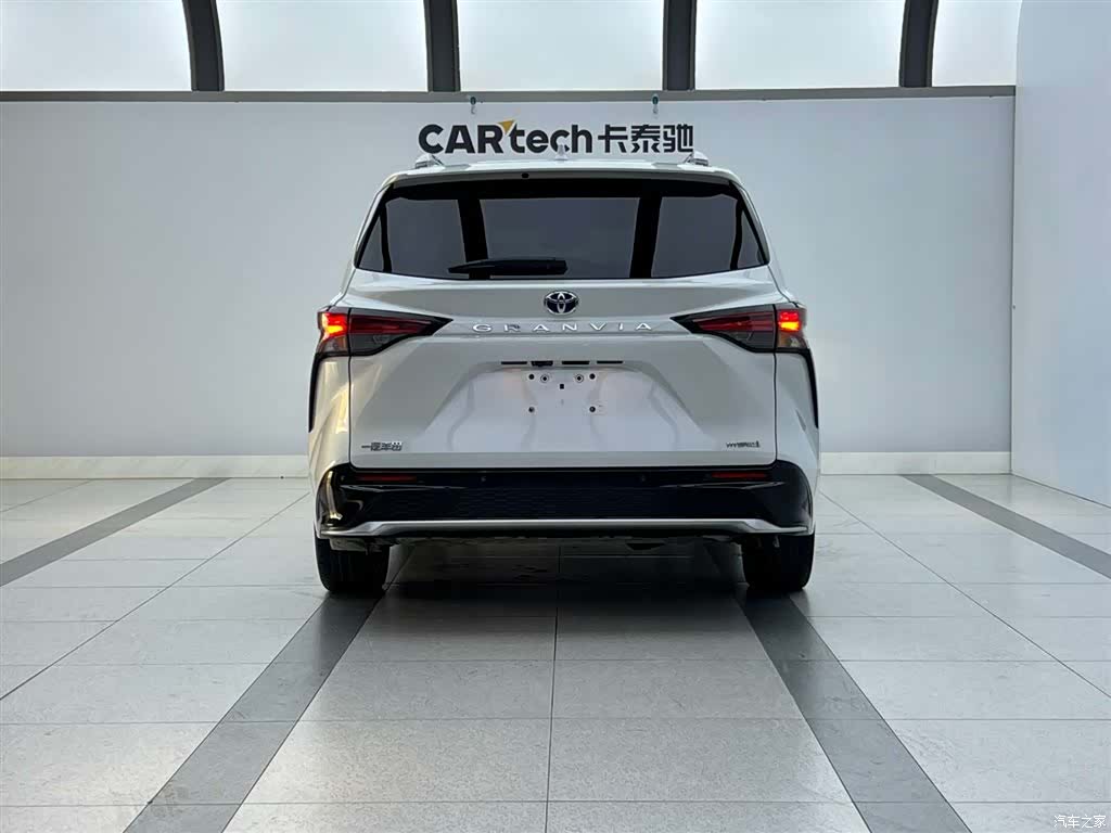 Toyota Granvia, 2024 3