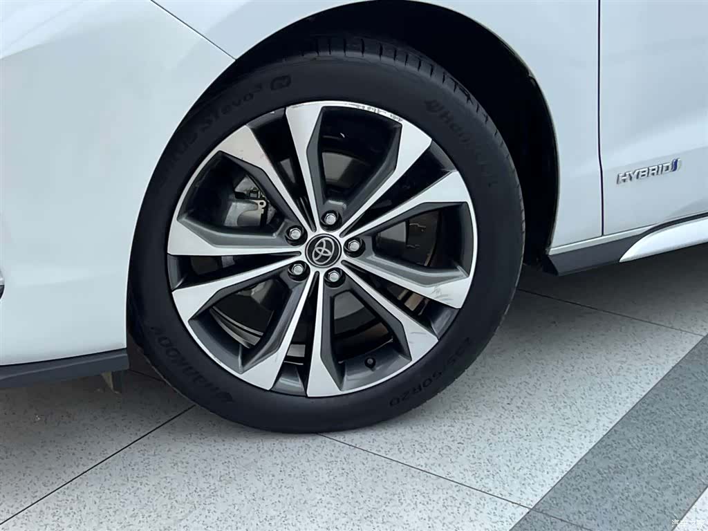 Toyota Granvia, 2024 все фото
