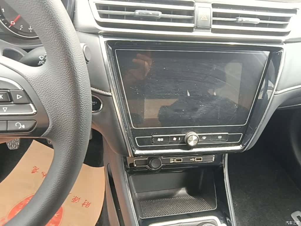 Roewe i5, 2019 13